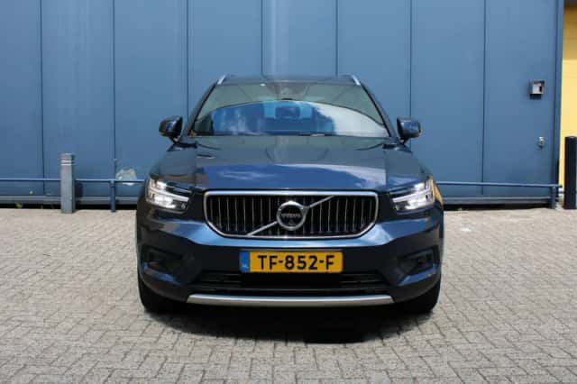 Volvo XC40 (2018) thumbnail 2