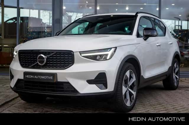 Volvo XC40 (2025) thumbnail 1