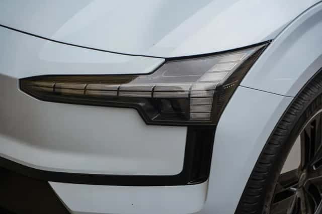 Volvo EX30 (2024) thumbnail 4