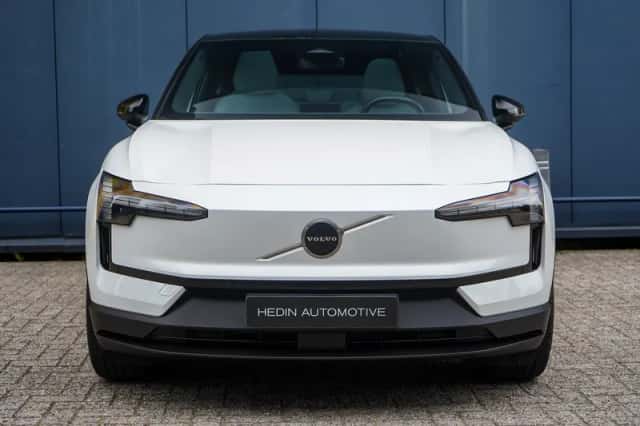 Volvo EX30 (2024) thumbnail 2