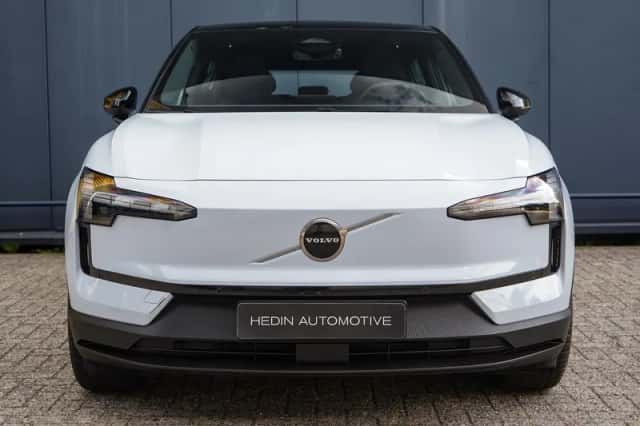 Volvo EX30 (2025) thumbnail 2