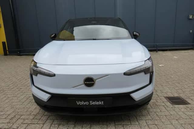 Volvo EX30 (2025) thumbnail 2
