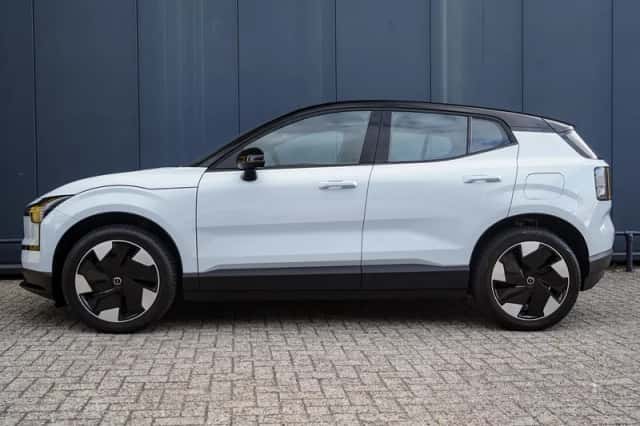 Volvo EX30 (2025) thumbnail 3