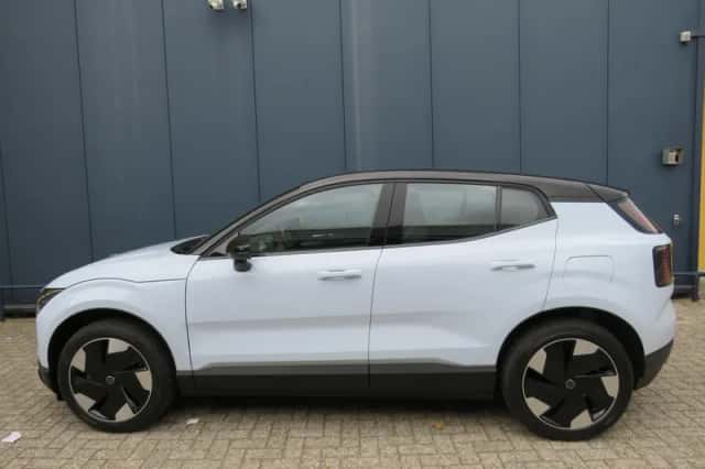 Volvo EX30 (2025) thumbnail 3