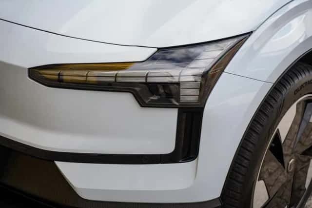 Volvo EX30 (2025) thumbnail 4