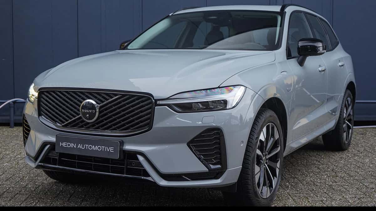 Volvo XC60 (2025) — foto 1