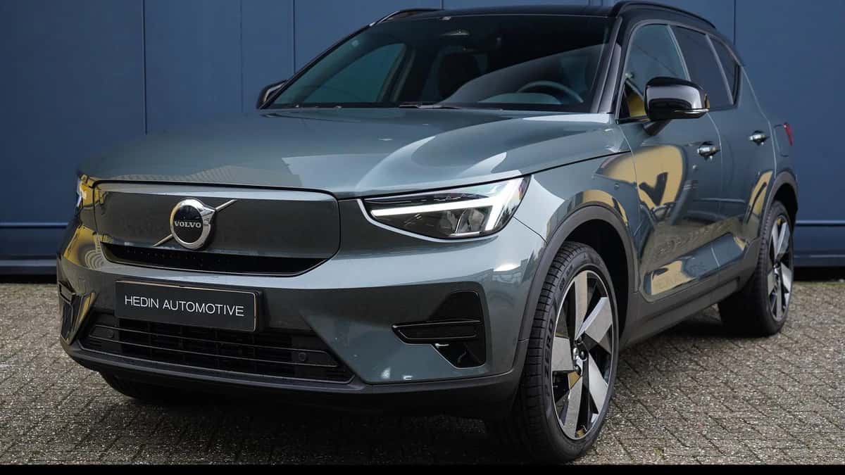 Volvo EX40 (2025) — foto 1