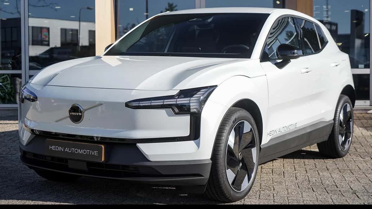 Volvo EX30 (2026) — foto 1