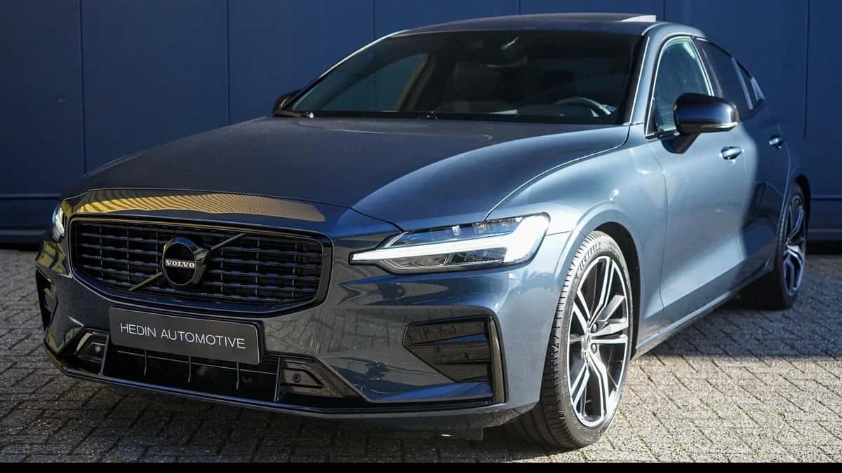 Volvo S60 (2022) — foto 1