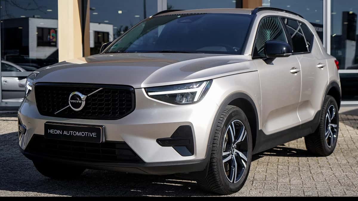 Volvo XC40 (2024) — foto 1