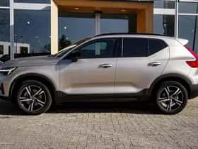 Volvo XC40 (2024) thumbnail 3