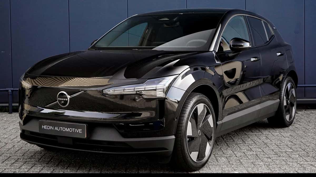 Volvo EX30 (2025) — foto 1