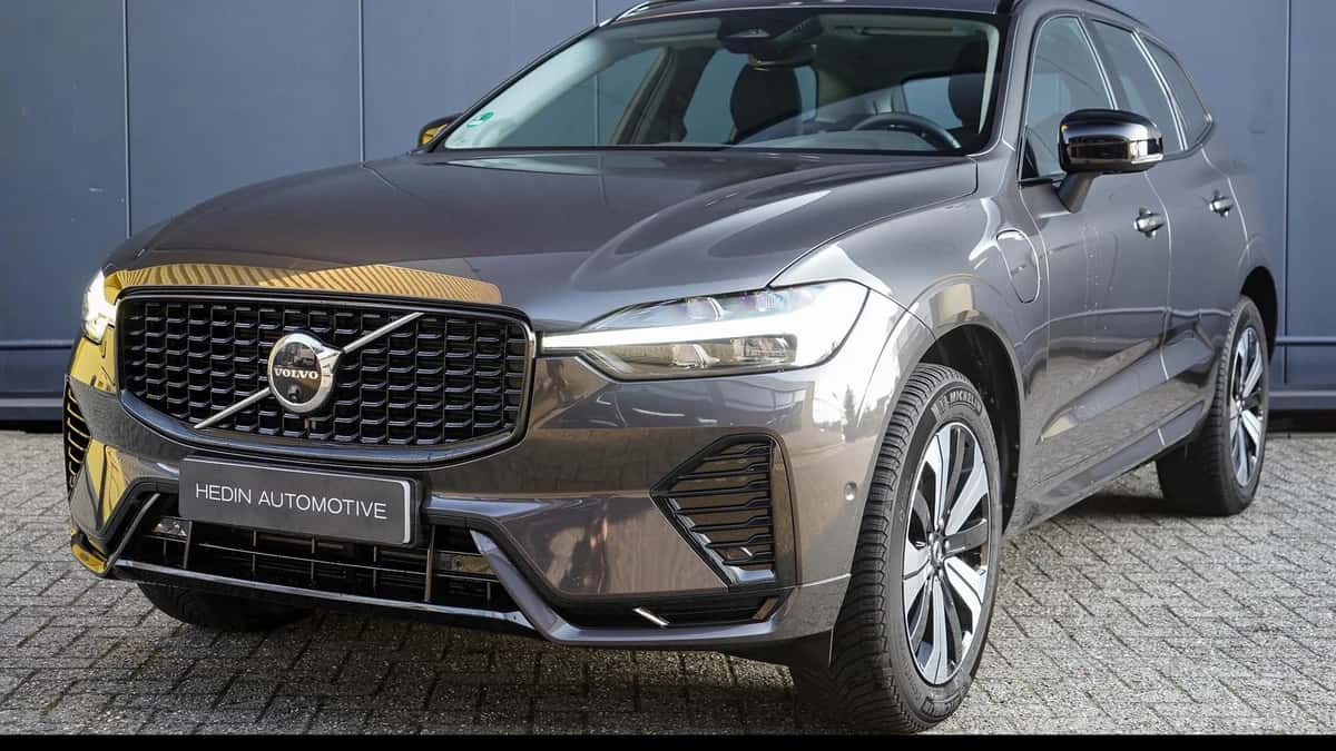 Volvo XC60 (2025) — foto 1