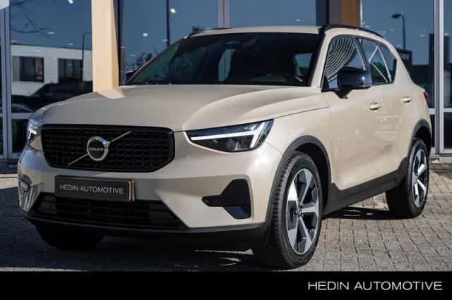 Volvo XC40 (2025) thumbnail 1