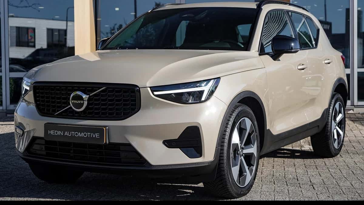 Volvo XC40 (2025) — foto 1