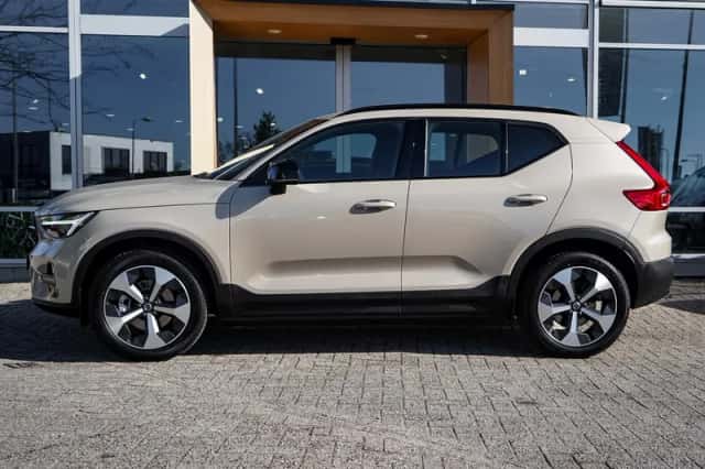 Volvo XC40 (2025) thumbnail 3