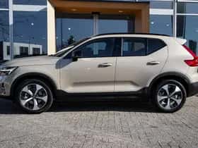 Volvo XC40 (2025) thumbnail 3