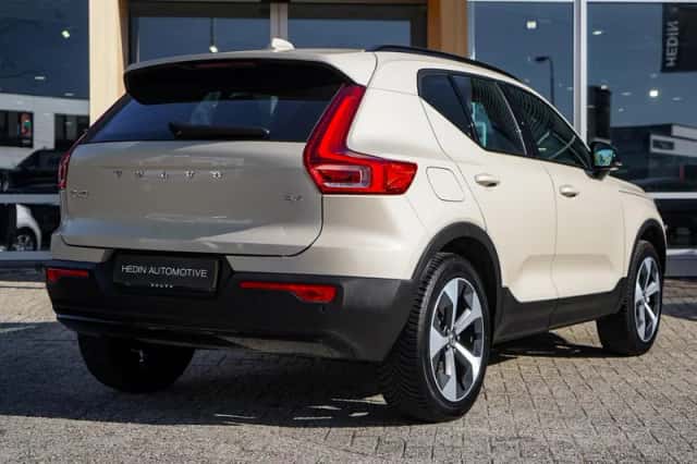 Volvo XC40 (2025) thumbnail 6