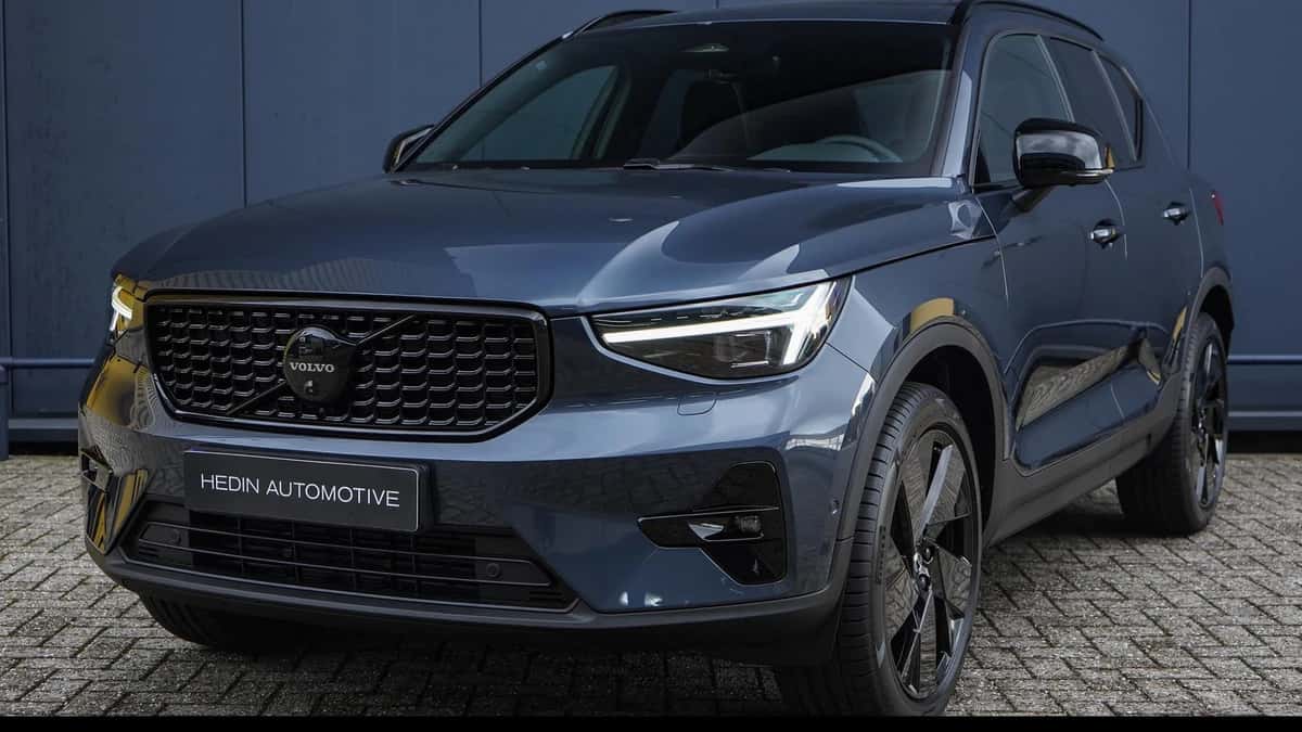 Volvo XC40 (2026) — foto 1