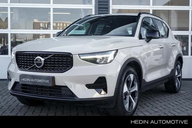 Volvo XC40 (2025) thumbnail 1