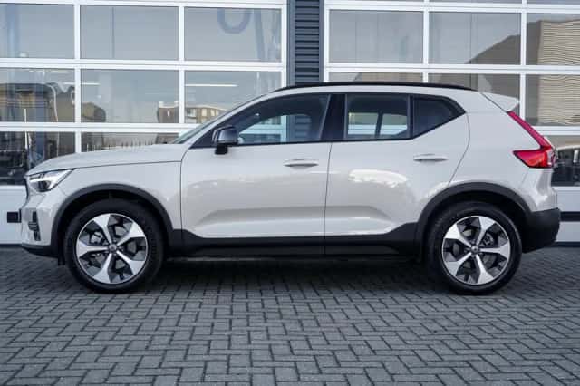 Volvo XC40 (2025) thumbnail 3