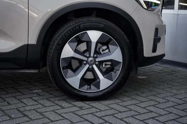 Volvo XC40 (2025) thumbnail 7