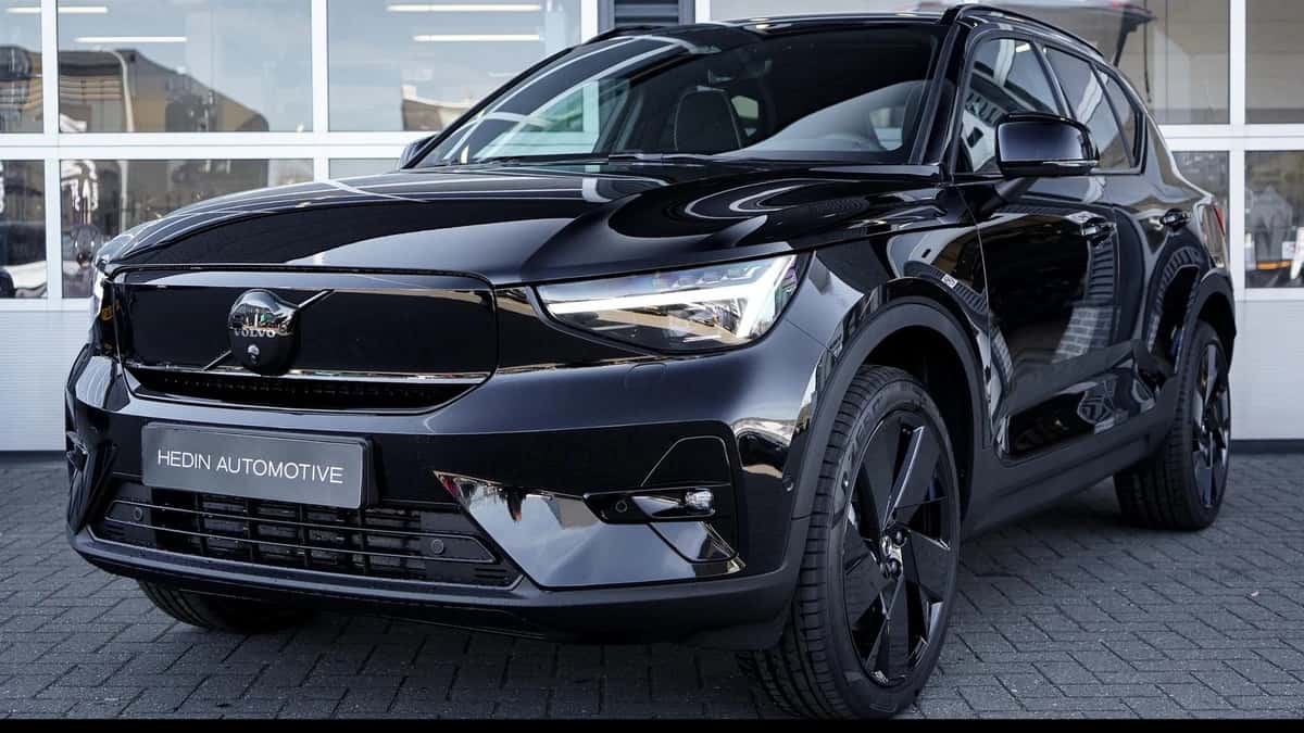 Volvo EX40 (2025) — foto 1