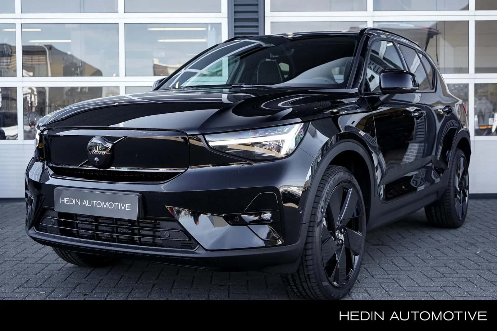 Volvo EX40 (2025) — foto 1