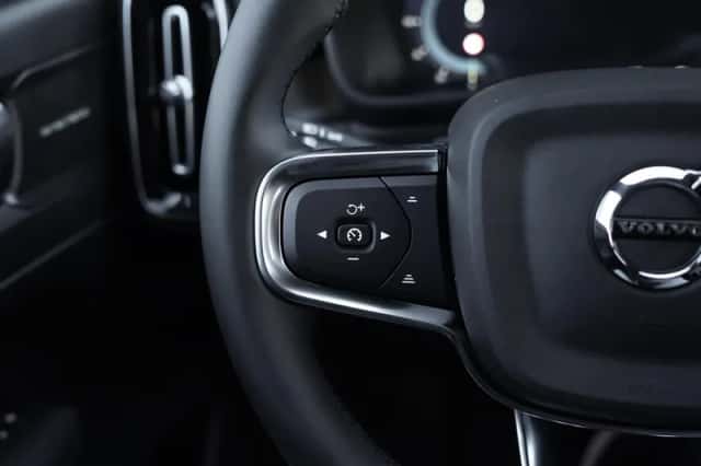 Volvo EX40 (2025) thumbnail 16