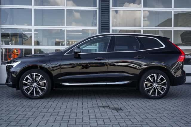 Volvo XC60 (2023) thumbnail 3