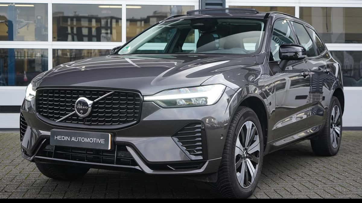 Volvo XC60 (2025) — foto 1