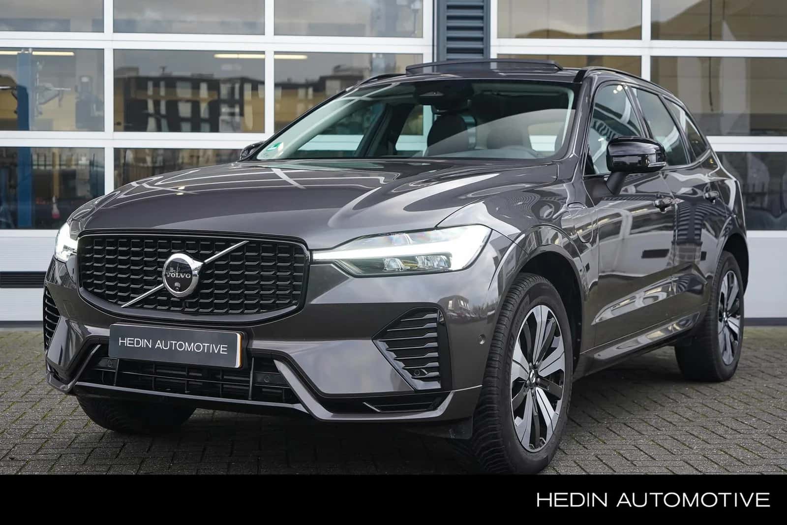 Volvo XC60 (2025) — foto 1