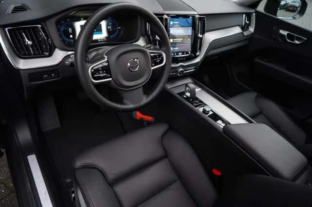 Volvo XC60 (2025) thumbnail 12