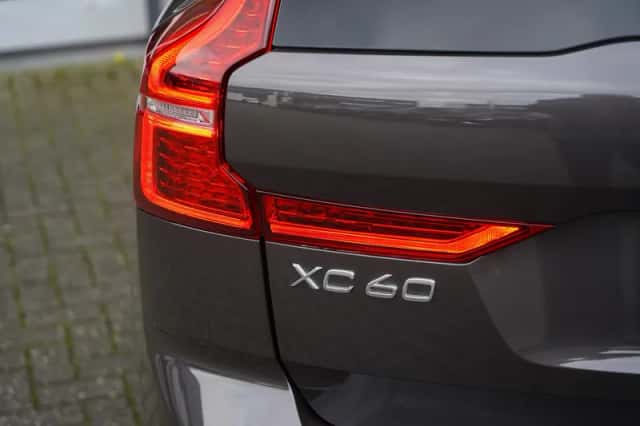 Volvo XC60 (2025) thumbnail 8