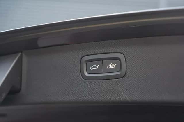 Volvo XC90 (2023) thumbnail 11