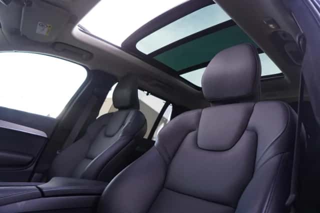 Volvo XC90 (2023) thumbnail 17