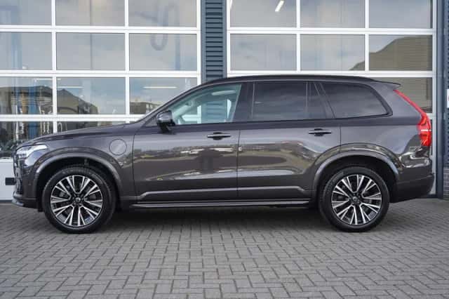 Volvo XC90 (2023) thumbnail 3