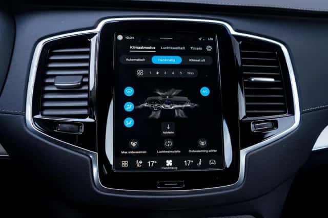 Volvo XC90 (2023) thumbnail 23