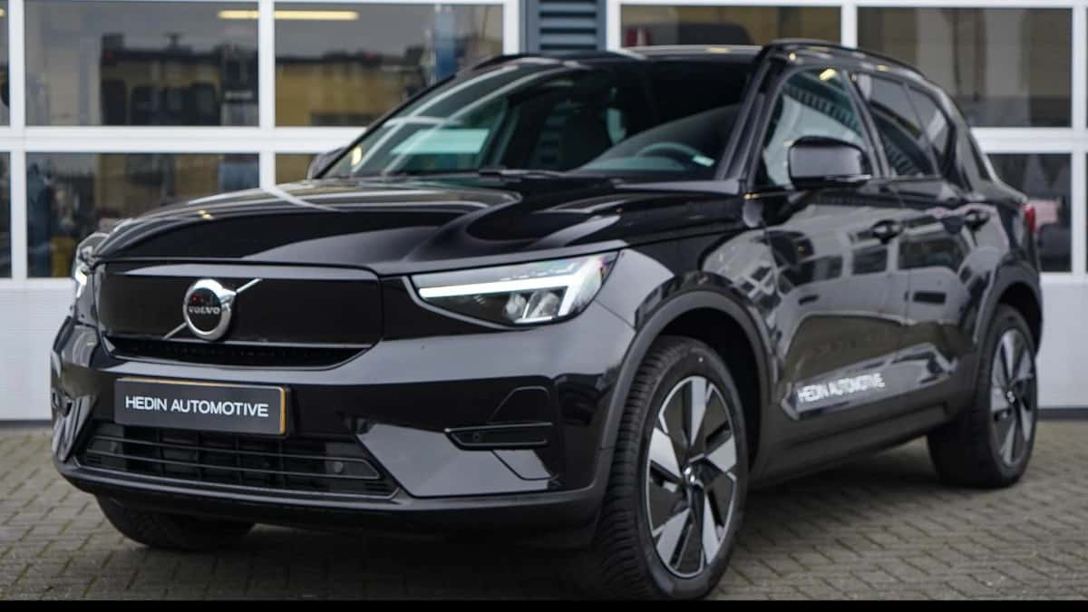 Volvo XC40 (2025) — foto 1