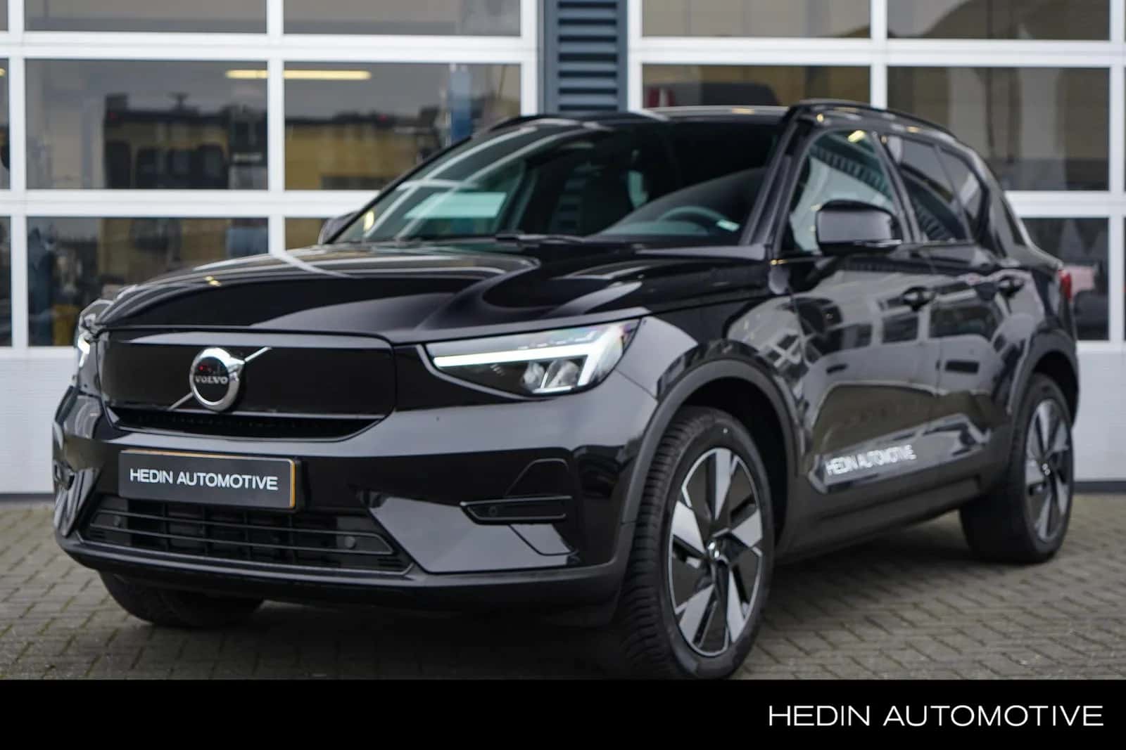 Volvo XC40 (2025) — foto 1