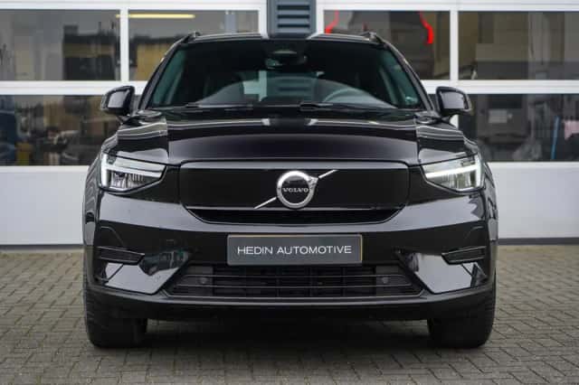 Volvo XC40 (2025) thumbnail 2