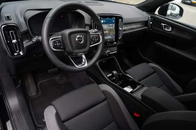 Volvo XC40 (2025) thumbnail 12