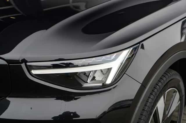 Volvo XC40 (2025) thumbnail 4
