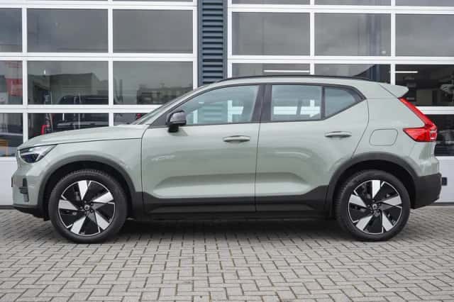 Volvo EX40 (2025) thumbnail 3