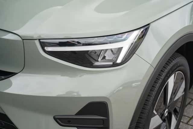 Volvo EX40 (2025) thumbnail 4