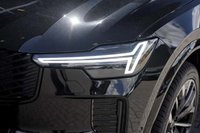 Volvo XC90 (2025) thumbnail 4