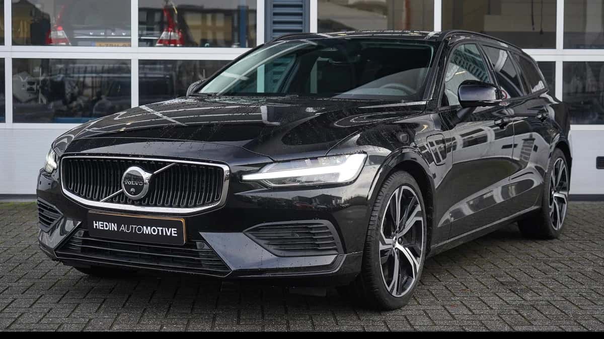 Volvo V60 (2025) — foto 1