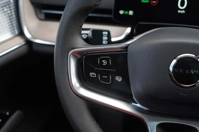 Volvo EX90 (2025) thumbnail 16
