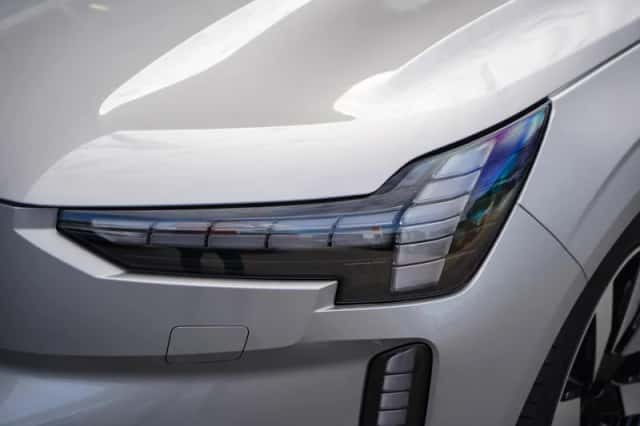 Volvo EX90 (2025) thumbnail 4