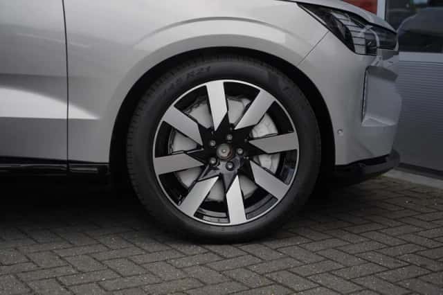 Volvo EX90 (2025) thumbnail 7